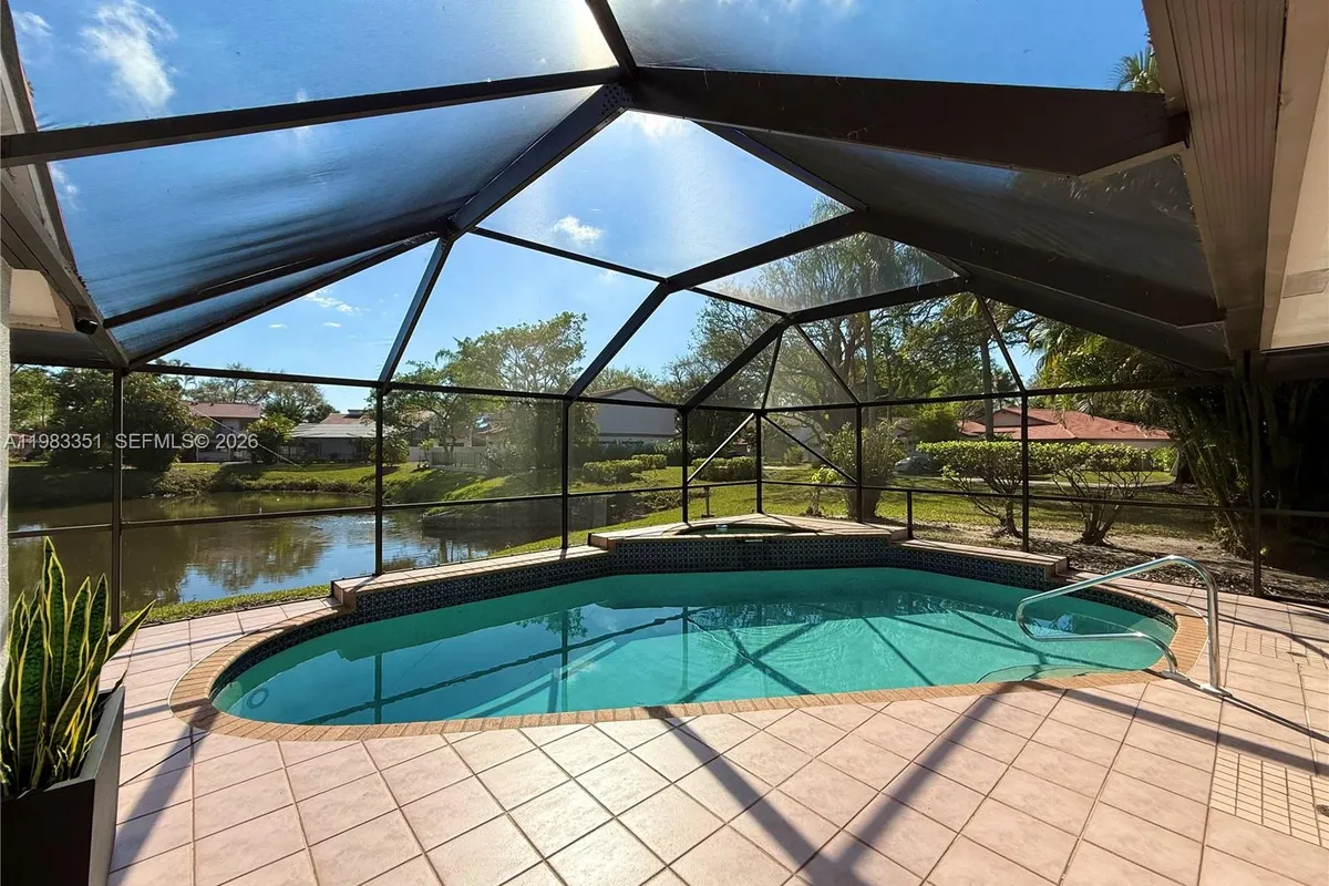 670 Deer Creek Hollows Cir, Deerfield Beach FL 33442