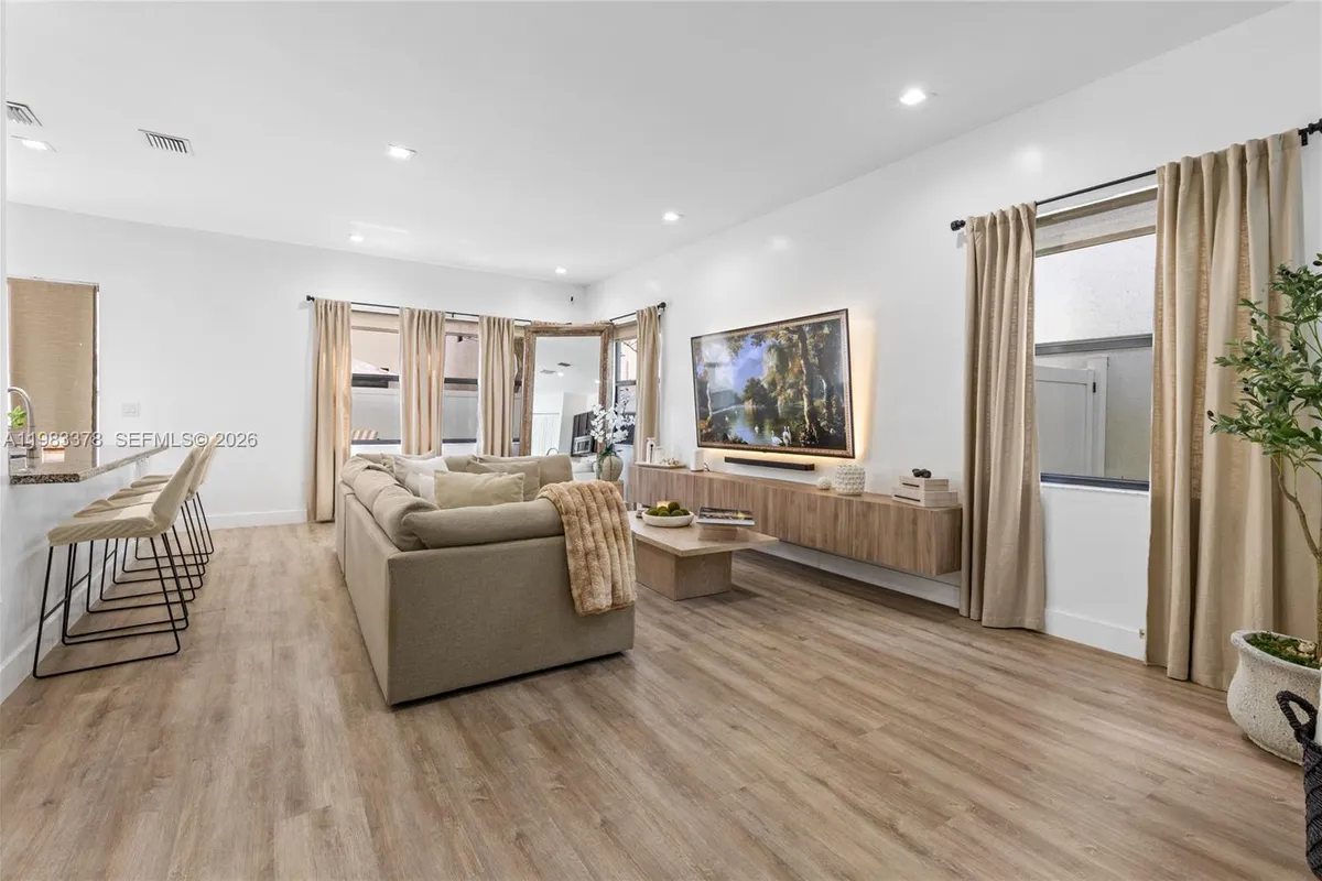 9094 SW 36th St, Miramar FL 33025