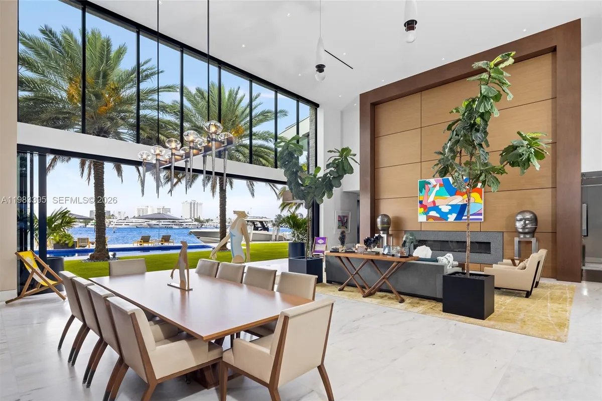 84 Isla Bahia Dr, Fort Lauderdale FL 33316