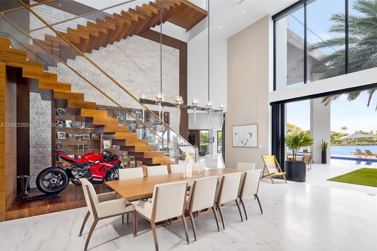 84 Isla Bahia Dr, Fort Lauderdale FL 33316