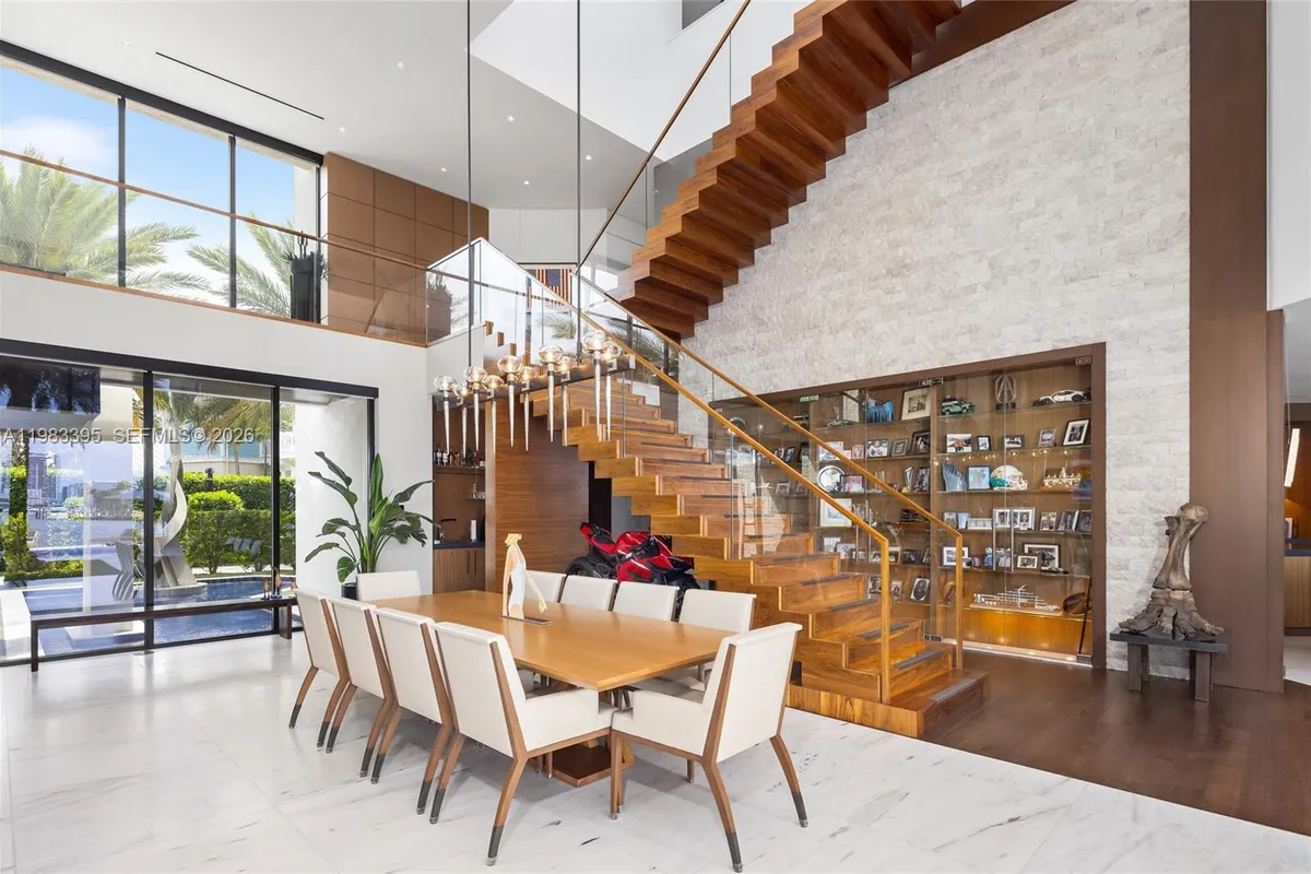 84 Isla Bahia Dr, Fort Lauderdale FL 33316