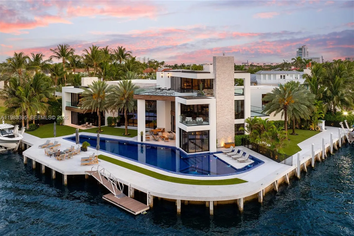 84 Isla Bahia Dr, Fort Lauderdale FL 33316