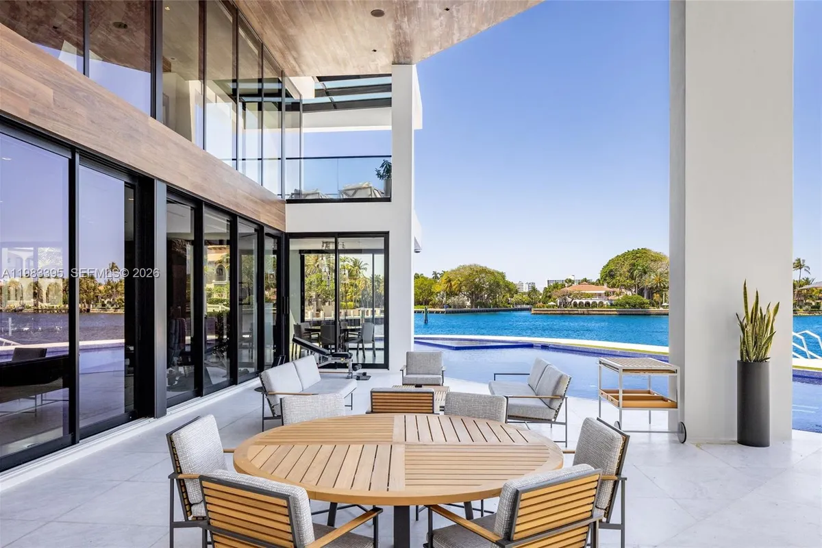 84 Isla Bahia Dr, Fort Lauderdale FL 33316