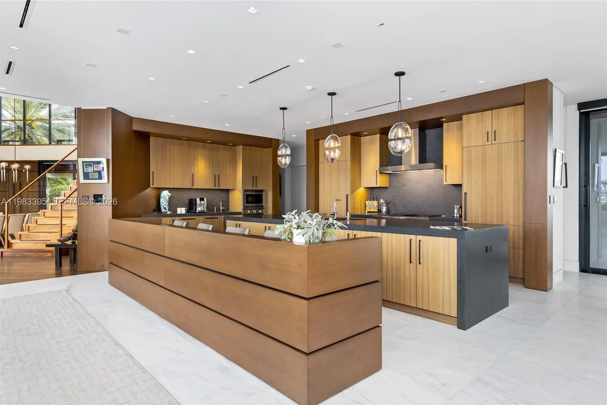 84 Isla Bahia Dr, Fort Lauderdale FL 33316