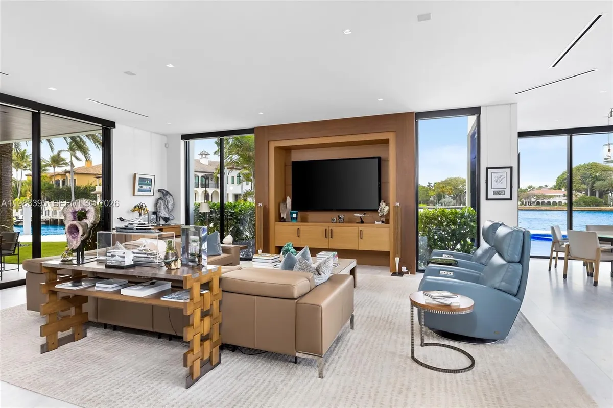 84 Isla Bahia Dr, Fort Lauderdale FL 33316