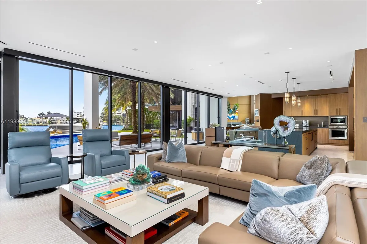 84 Isla Bahia Dr, Fort Lauderdale FL 33316