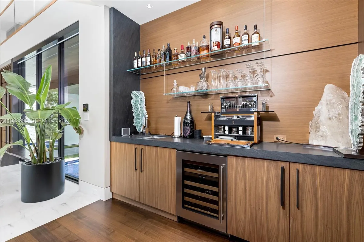 84 Isla Bahia Dr, Fort Lauderdale FL 33316