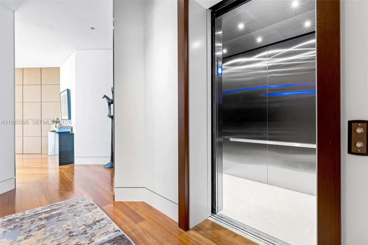 84 Isla Bahia Dr, Fort Lauderdale FL 33316