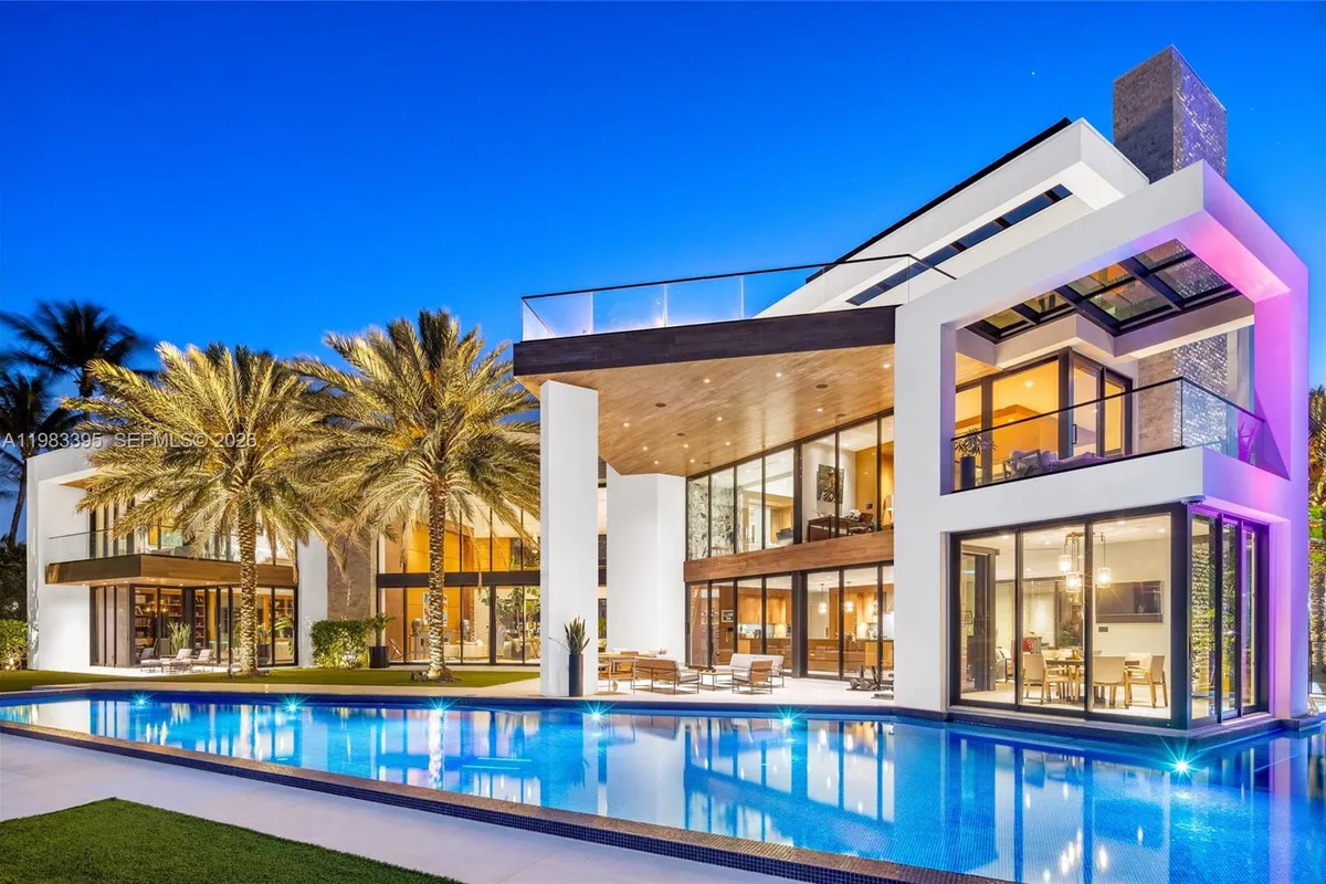 84 Isla Bahia Dr, Fort Lauderdale FL 33316