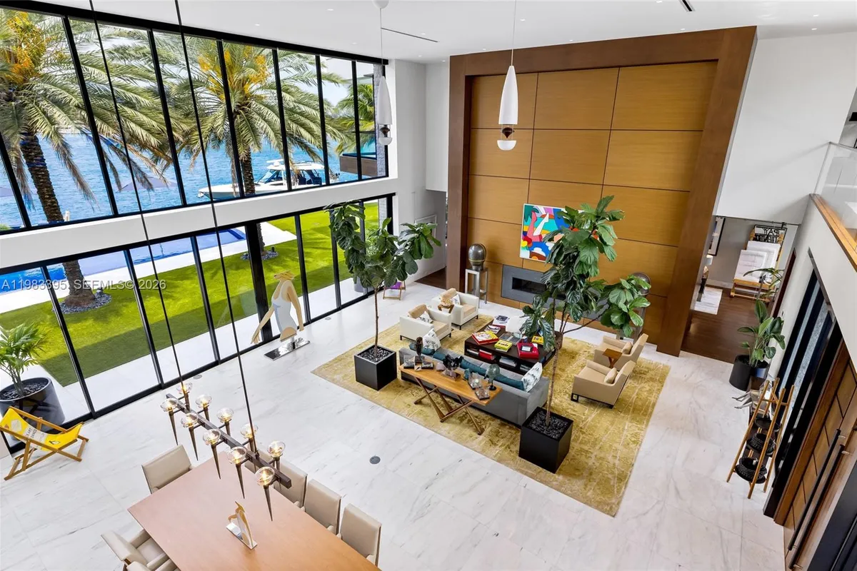 84 Isla Bahia Dr, Fort Lauderdale FL 33316