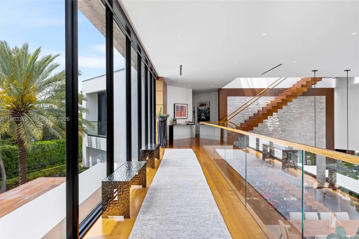 84 Isla Bahia Dr, Fort Lauderdale FL 33316