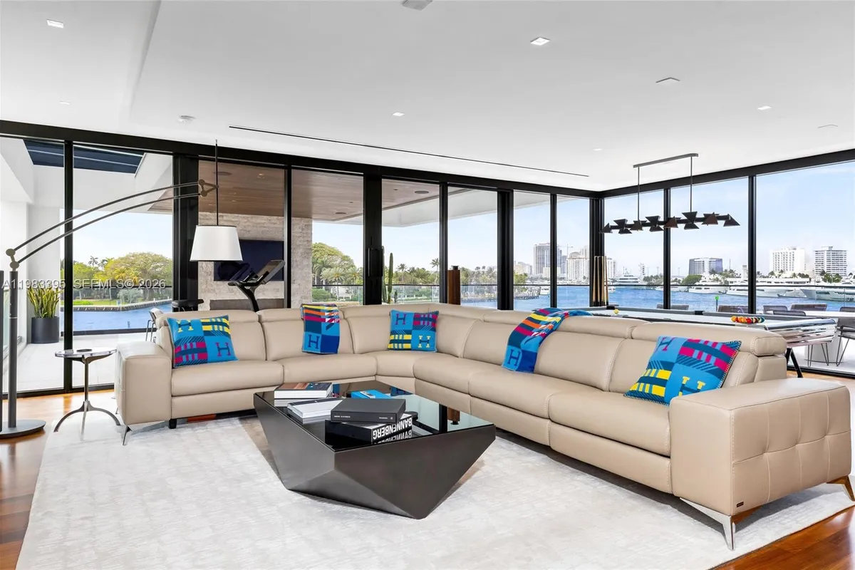 84 Isla Bahia Dr, Fort Lauderdale FL 33316