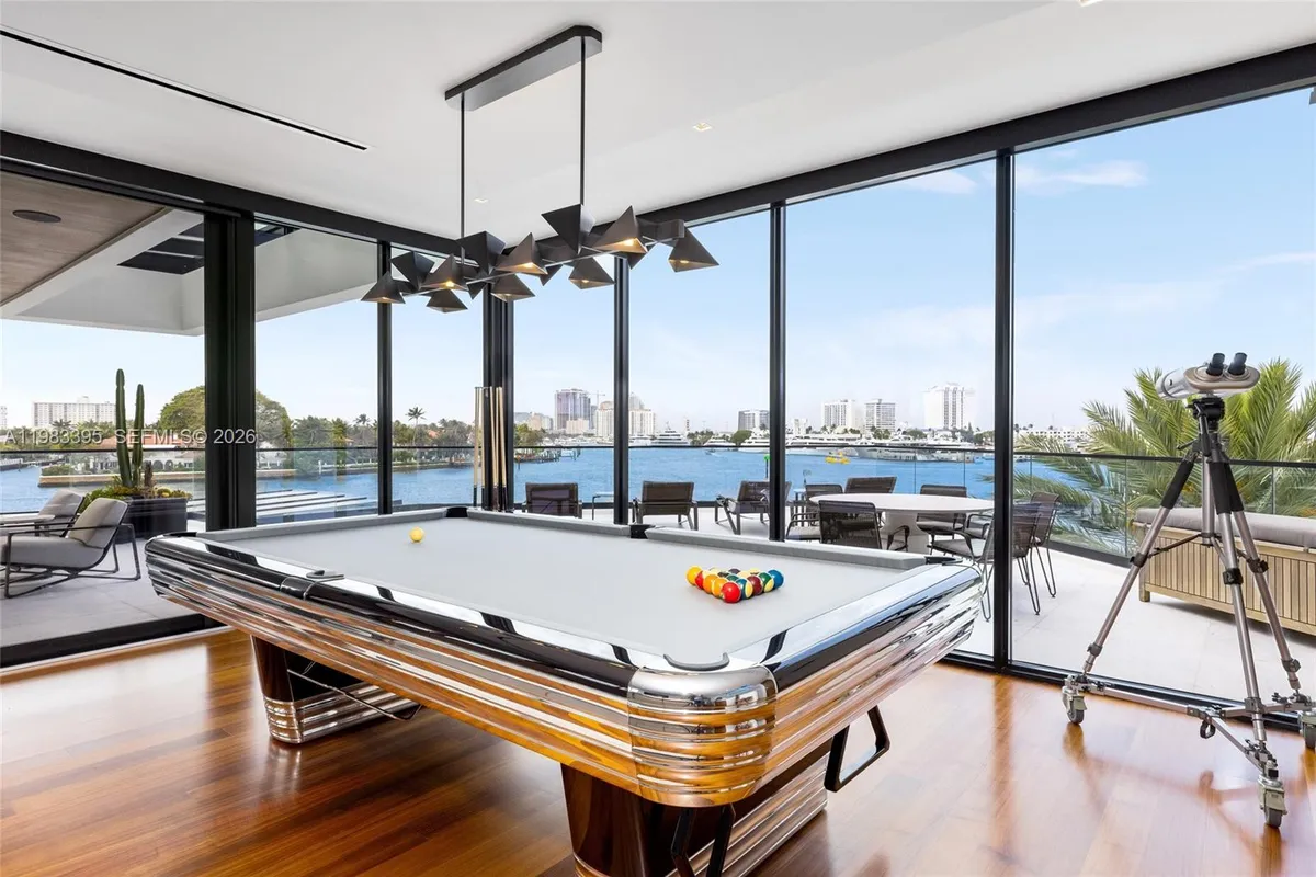 84 Isla Bahia Dr, Fort Lauderdale FL 33316