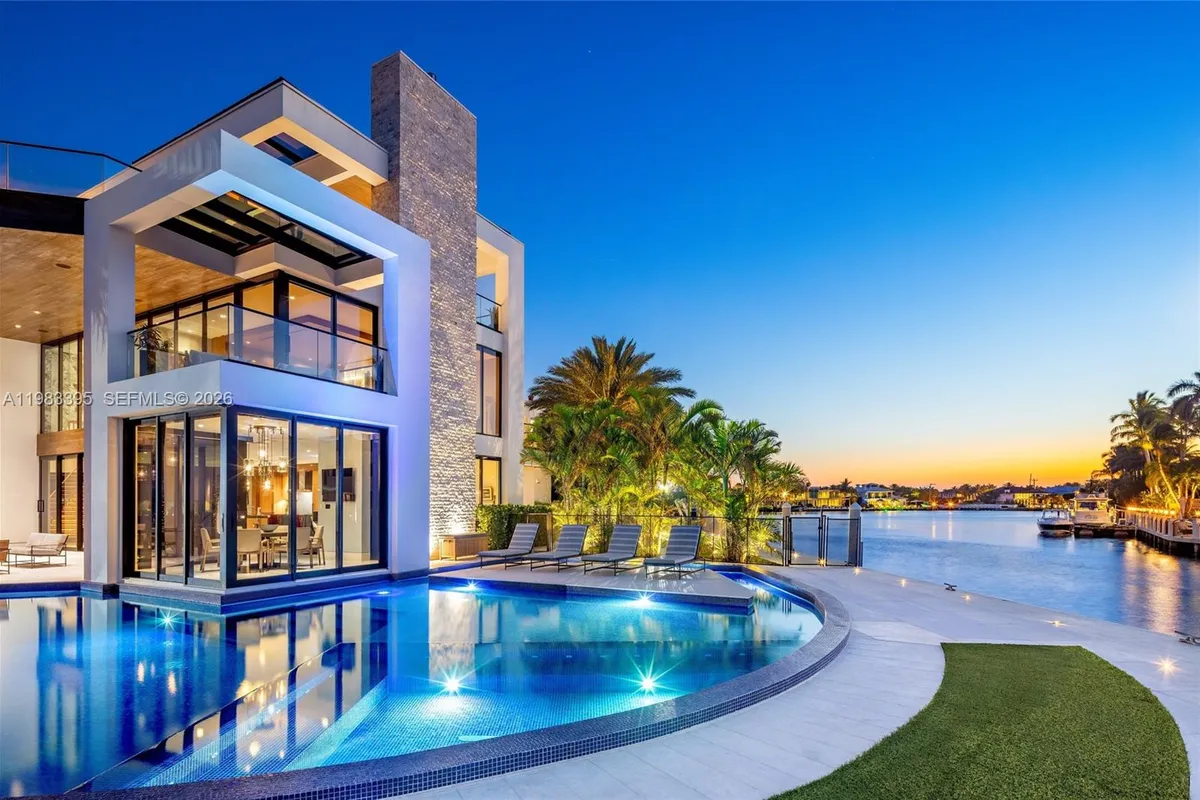 84 Isla Bahia Dr, Fort Lauderdale FL 33316