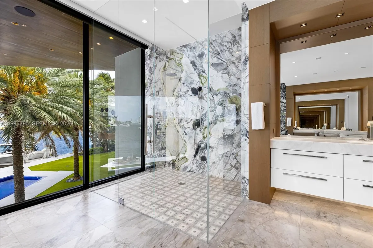 84 Isla Bahia Dr, Fort Lauderdale FL 33316