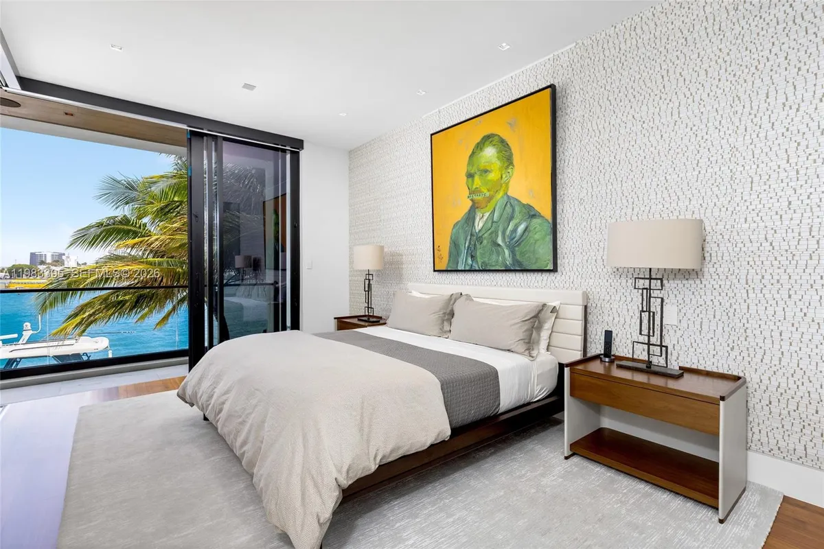 84 Isla Bahia Dr, Fort Lauderdale FL 33316