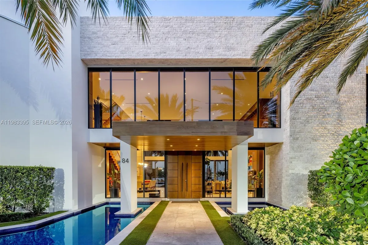 84 Isla Bahia Dr, Fort Lauderdale FL 33316