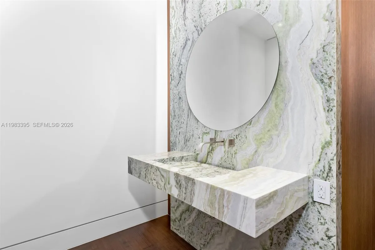 84 Isla Bahia Dr, Fort Lauderdale FL 33316