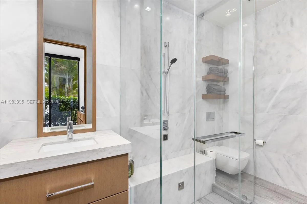 84 Isla Bahia Dr, Fort Lauderdale FL 33316