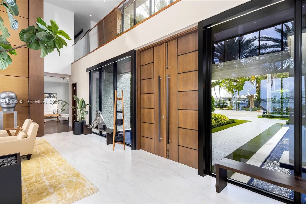 84 Isla Bahia Dr, Fort Lauderdale FL 33316