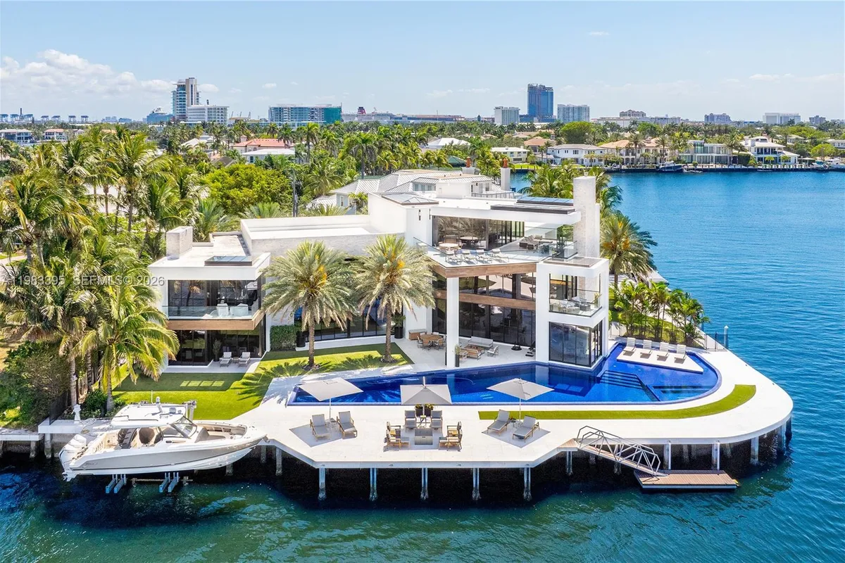 84 Isla Bahia Dr, Fort Lauderdale FL 33316