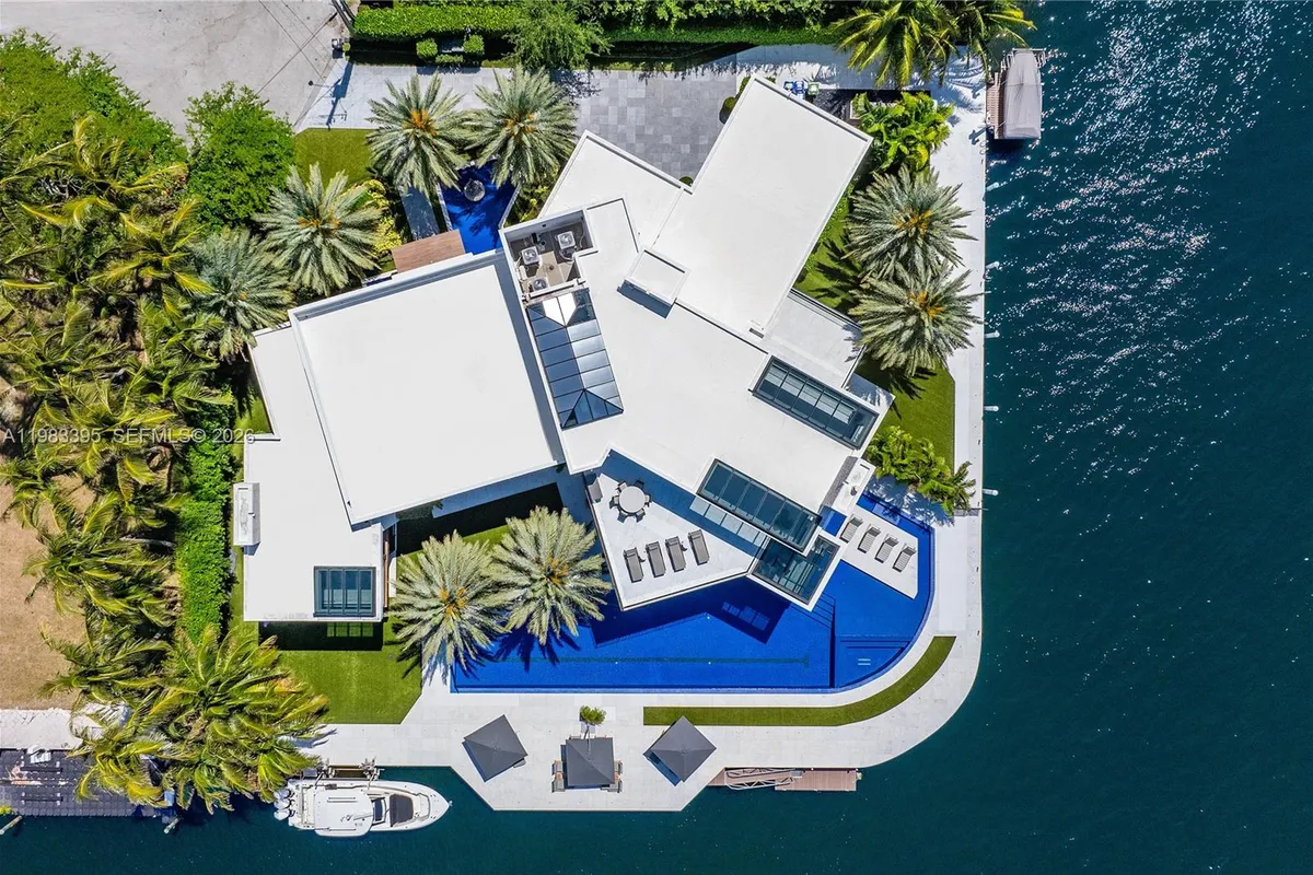 84 Isla Bahia Dr, Fort Lauderdale FL 33316