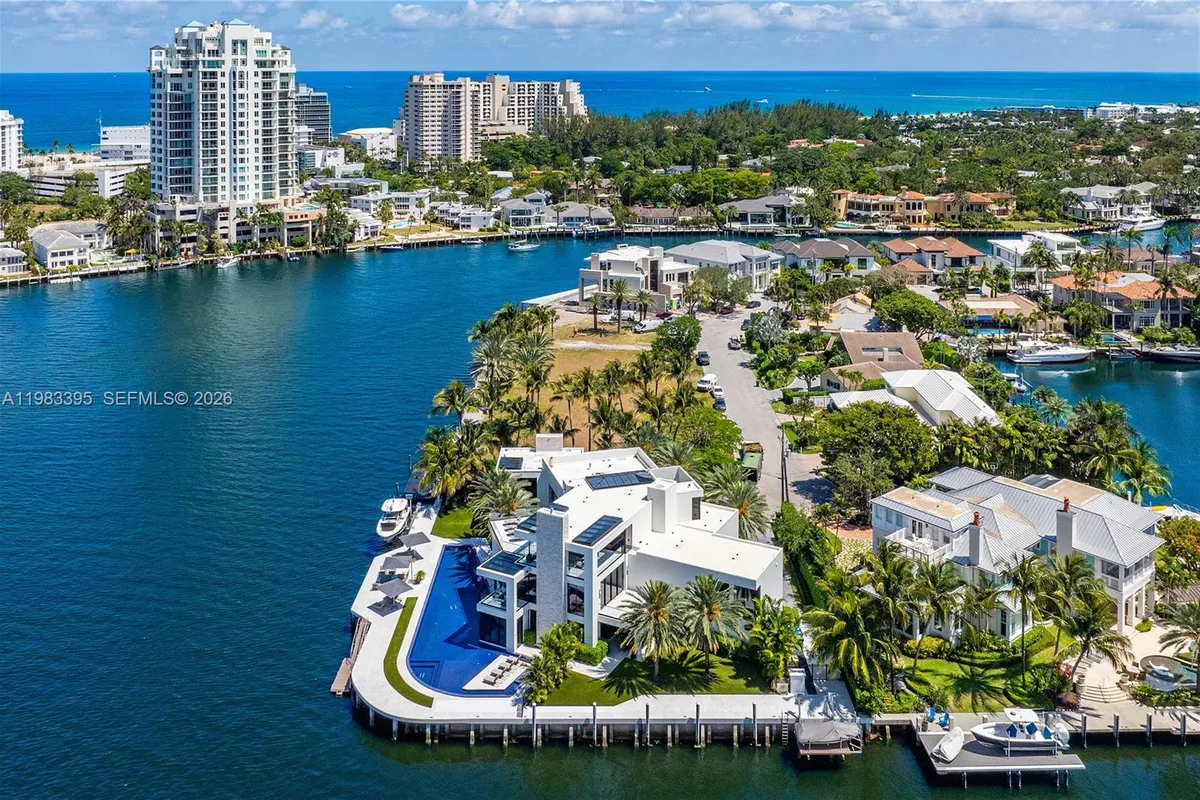 84 Isla Bahia Dr, Fort Lauderdale FL 33316