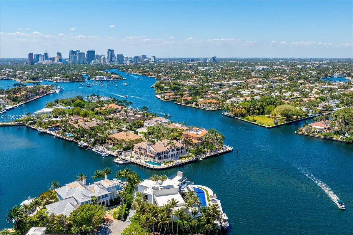 84 Isla Bahia Dr, Fort Lauderdale FL 33316