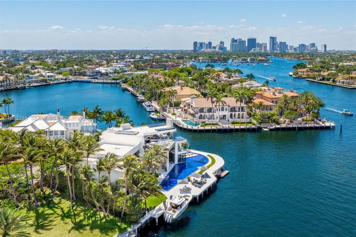 84 Isla Bahia Dr, Fort Lauderdale FL 33316