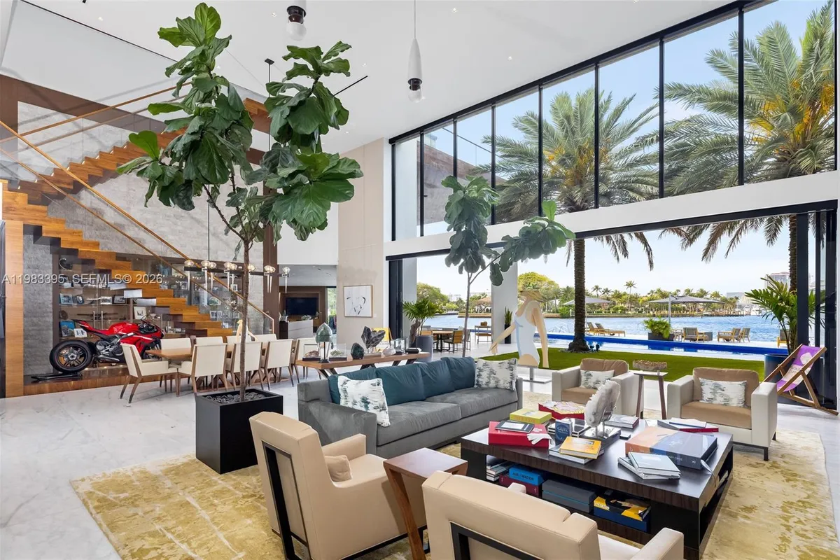 84 Isla Bahia Dr, Fort Lauderdale FL 33316