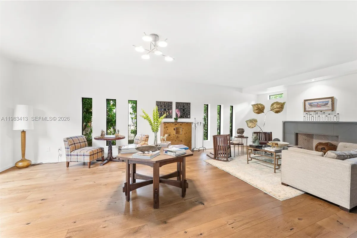 1277 N Venetian Way, Miami FL 33139