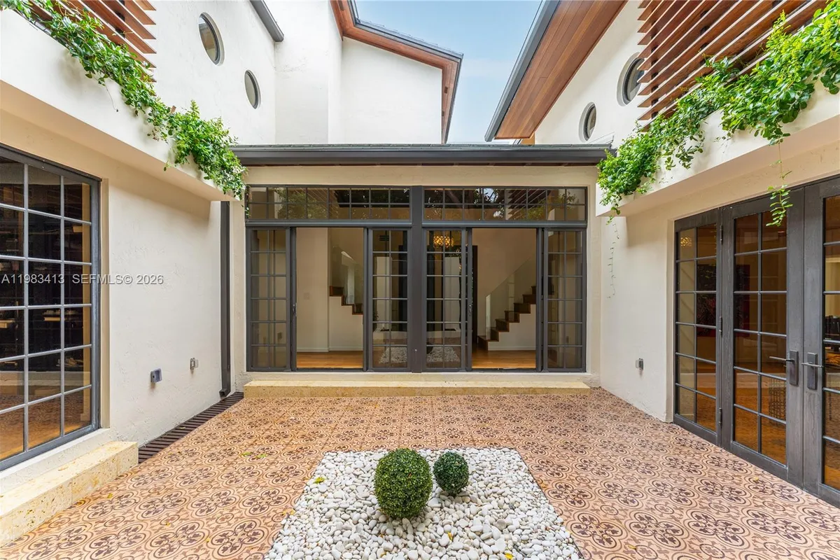 1277 N Venetian Way, Miami FL 33139