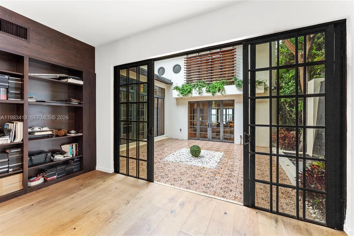 1277 N Venetian Way, Miami FL 33139