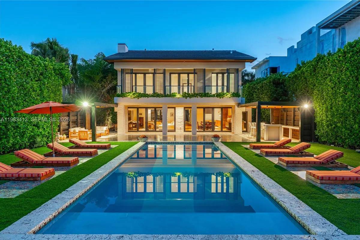 1277 N Venetian Way, Miami FL 33139