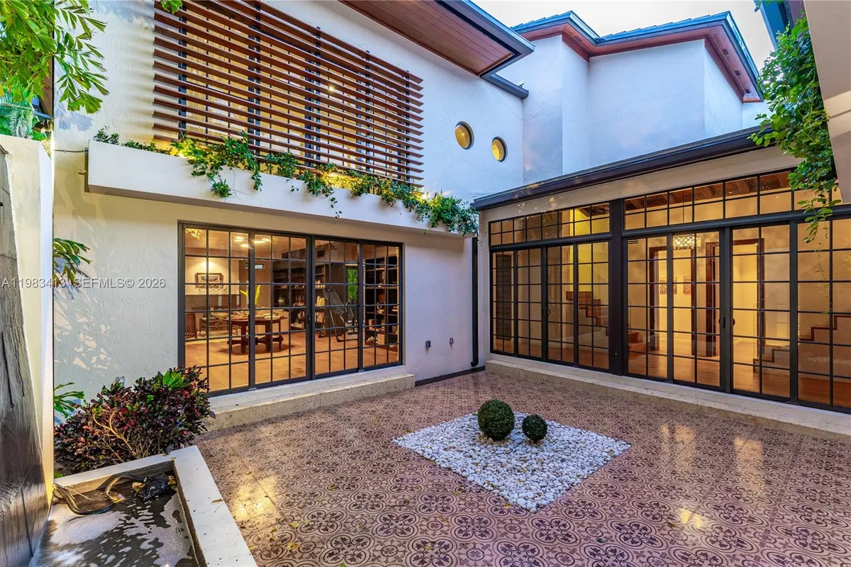 1277 N Venetian Way, Miami FL 33139