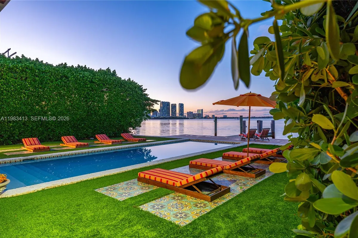 1277 N Venetian Way, Miami FL 33139