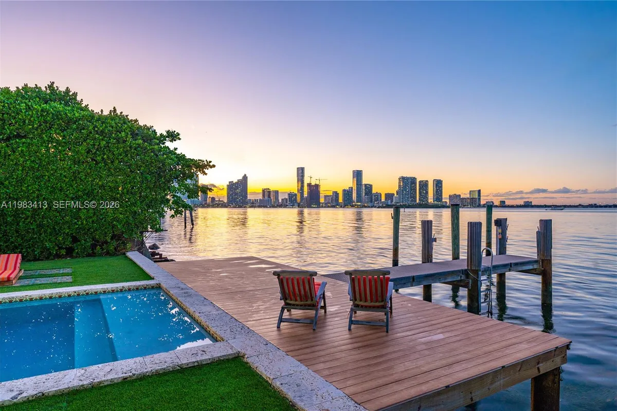 1277 N Venetian Way, Miami FL 33139