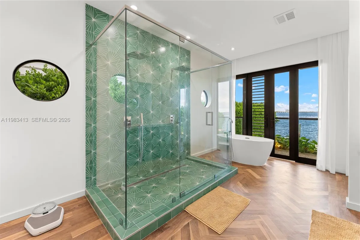 1277 N Venetian Way, Miami FL 33139