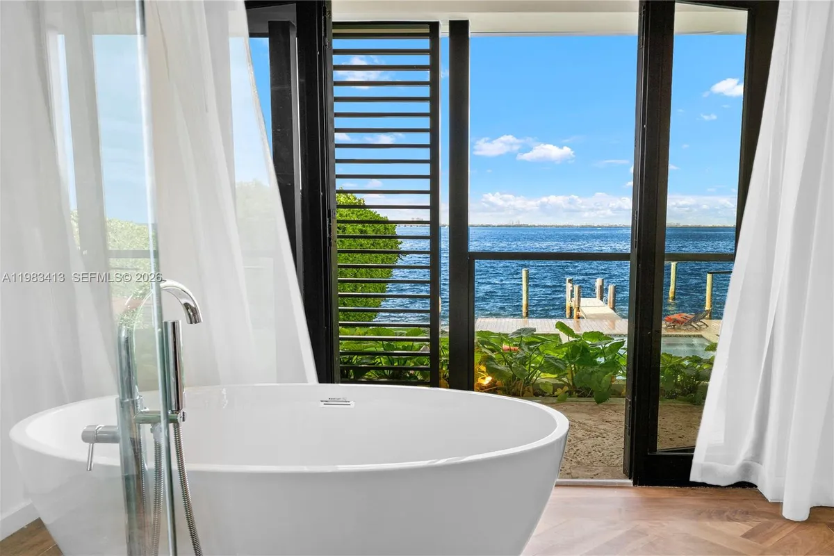 1277 N Venetian Way, Miami FL 33139