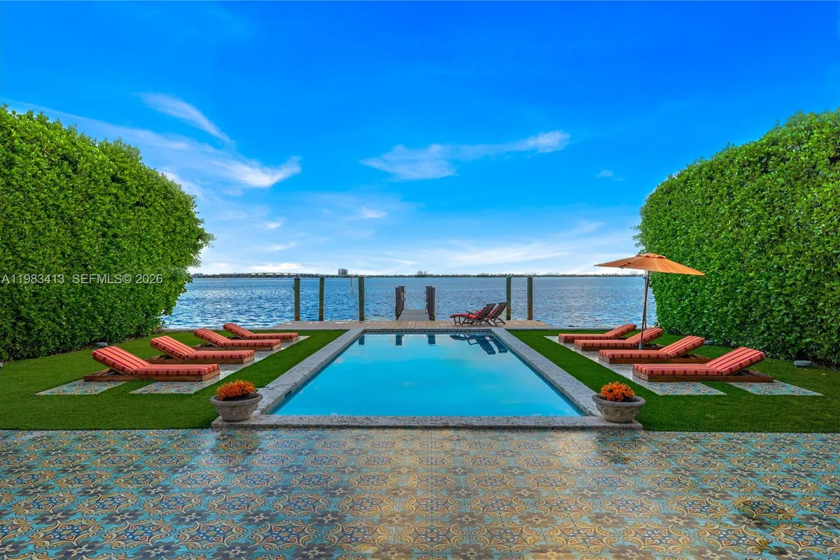 1277 N Venetian Way, Miami FL 33139