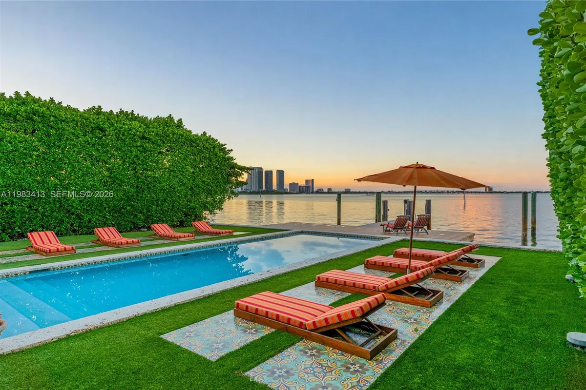 1277 N Venetian Way, Miami FL 33139