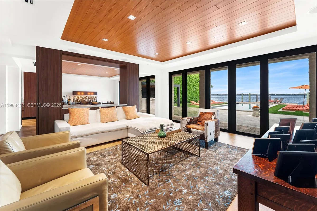 1277 N Venetian Way, Miami FL 33139