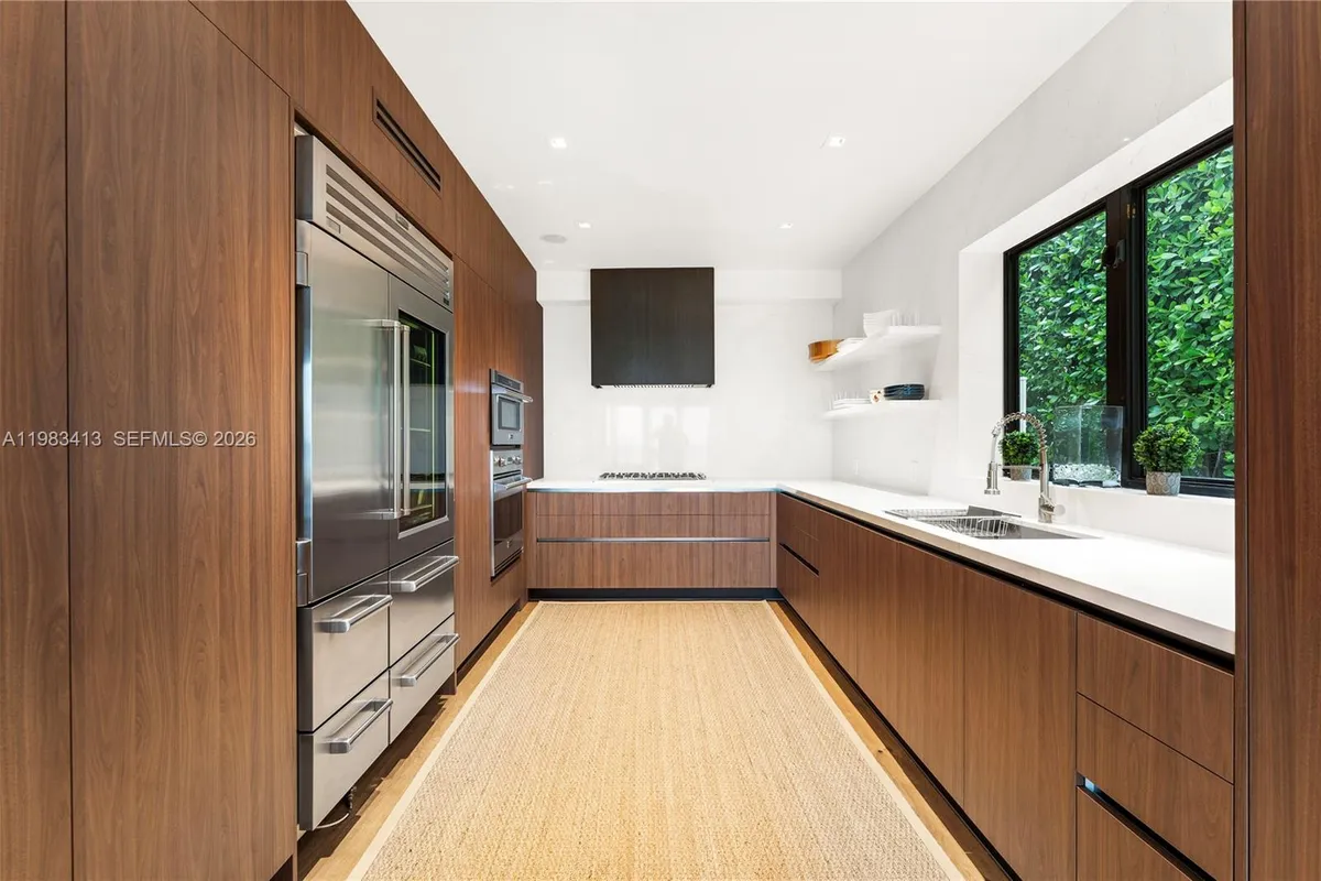 1277 N Venetian Way, Miami FL 33139