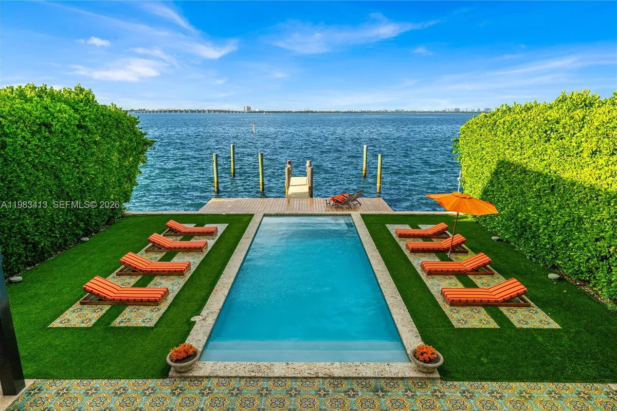 1277 N Venetian Way, Miami FL 33139