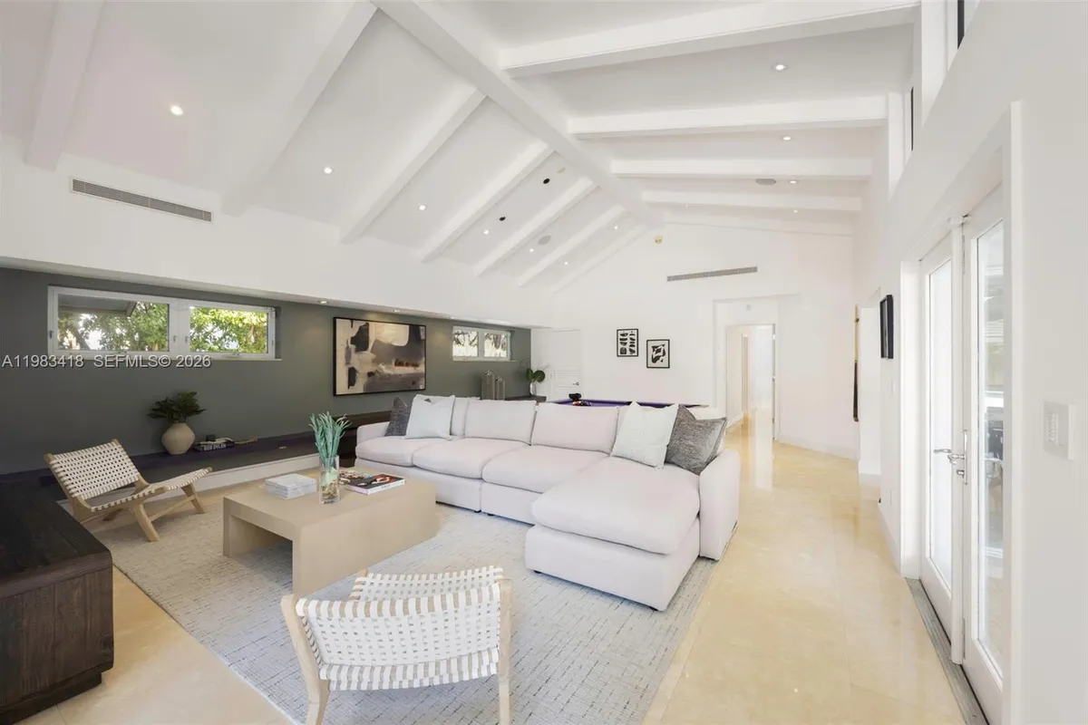 9000 Arvida Dr, Coral Gables FL 33156