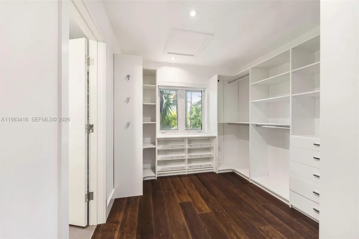 9000 Arvida Dr, Coral Gables FL 33156