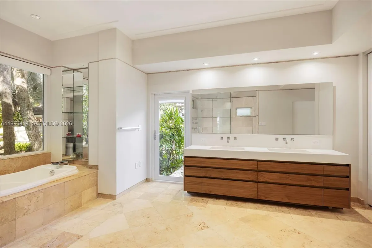 9000 Arvida Dr, Coral Gables FL 33156