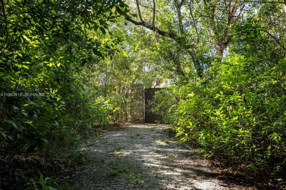 9000 Arvida Dr, Coral Gables FL 33156