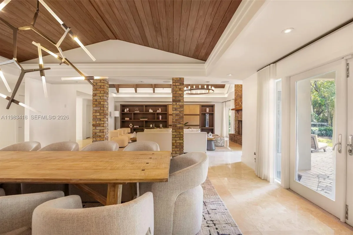 9000 Arvida Dr, Coral Gables FL 33156