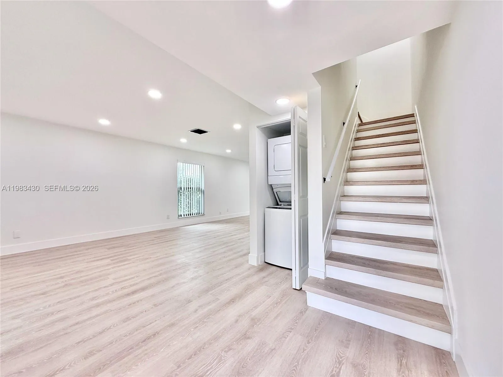 404 Sandtree Dr, Palm Beach Gardens FL 33403